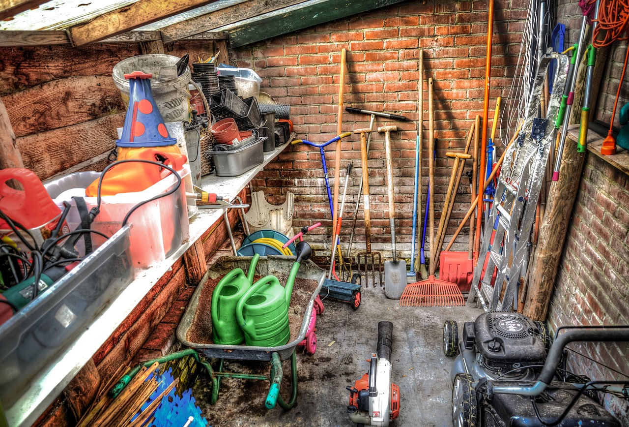 How Do I Clean Garden Tools? Kell’s Garden City’s Pro Cleaning Guide